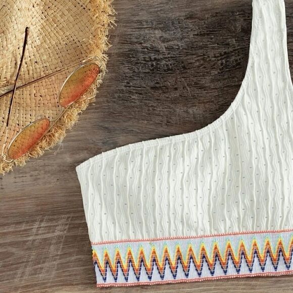 Bikini    - Picture 6 of 11